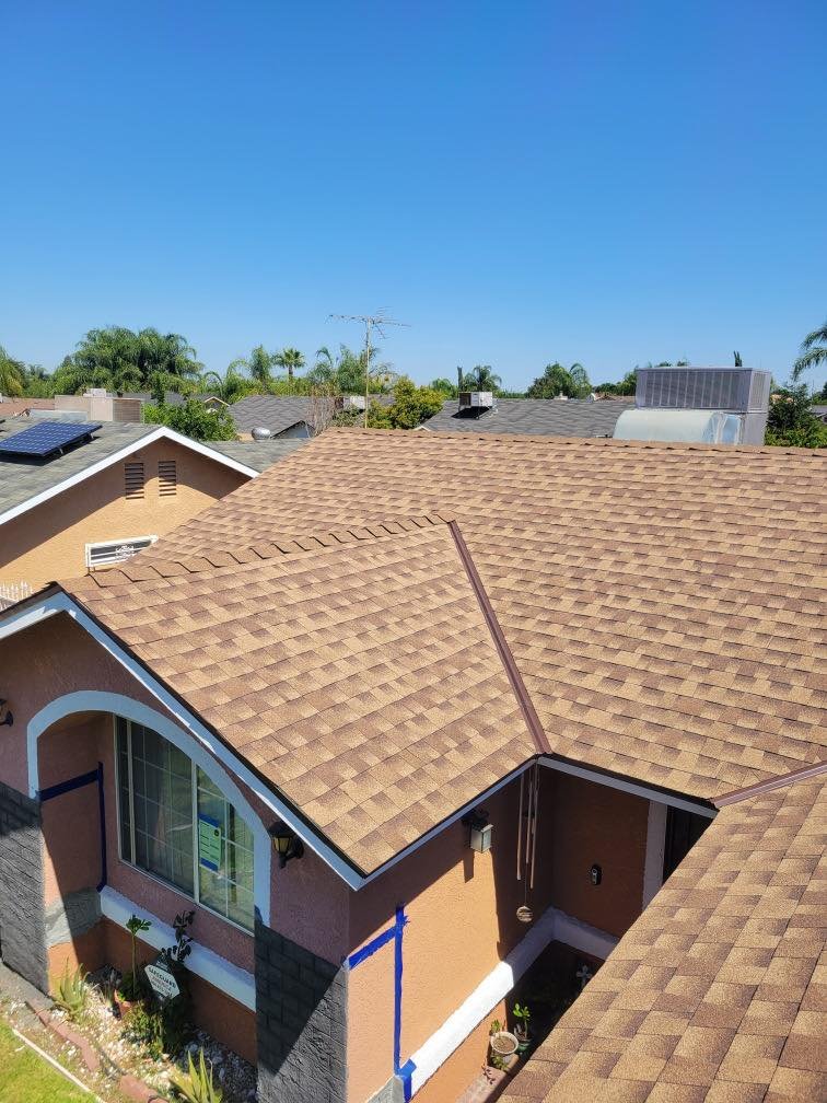 Techo remodelado y terminado por Puertos HDZ en Fresno